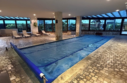 Financial District Apartamento | 3-bedroom apartment in Quito prime location, stylish design & top-tier amenities