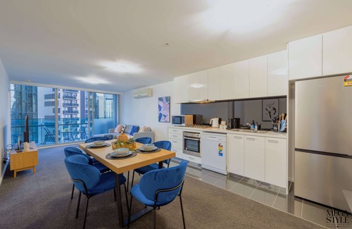 Southbank Apartamento | 3-Bedroom Apartment near Crown Casino & Eureka Tower, with Parking, Gym, & Pool