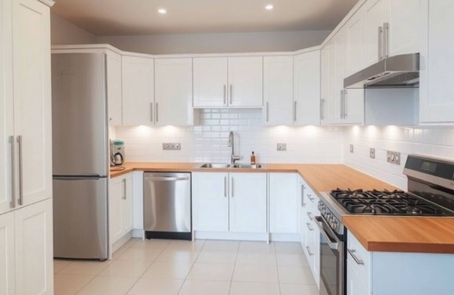 North San Antonio - SAT Apartamento | 3-bedroom apartment in charming San Antonio with AC