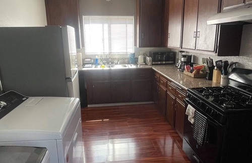 North Redondo Apartamento | 3-Bedroom Apt - Heart of Redondo Beach. Near LAX/Northrup/Hospital/Forum/Sofi