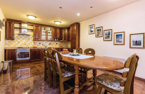 Praputnjak Casa | Impresionante casa de 3 dormitorios en.
