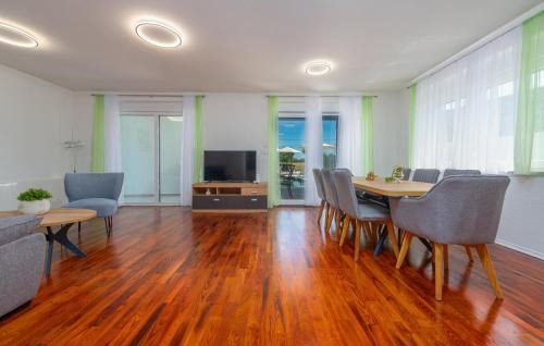 Gospic Casa | 3 Bedroom Awesome Home In Debelo Brdo