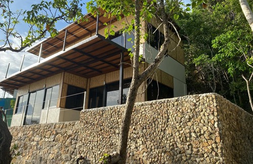 Coron Casa | 3 Bedroom Beach House with Pool
