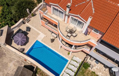 Solin Apartamento | 3 Bedroom Beautiful Apartment In Solin