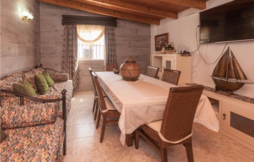 Antequera Casa | 3 Bedroom Beautiful Home In Antequera