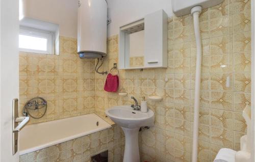 Grizane Casa | 3 Bedroom Beautiful Home In Grizane