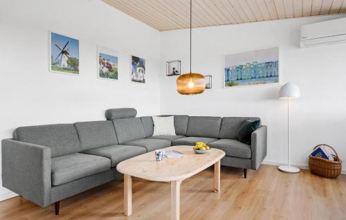 Ronne Casa | 3 Bedroom Beautiful Home In Rønne
