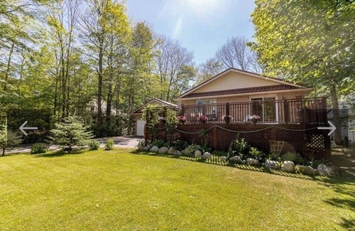 Tiny Casa | 3+ bedroom bungalow - steps from Georgian Bay water