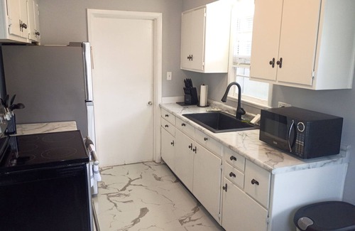 Indianapolis Casa | 3-bedroom bungalow in charming SOBRO