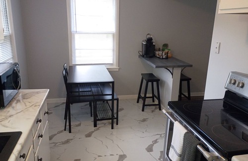 Indianapolis Casa | 3-bedroom bungalow in charming SOBRO
