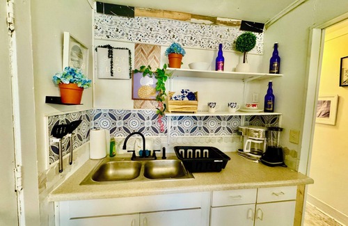 Urban Core Casa | 3-bedroom bungalow in fabulous downtown Springfield area in JAX FL- WiFi, AC