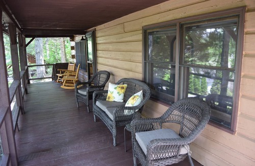 Speedwell Cabina | 3-bedroom cabin at Norris Lake, Sleeps 8 WiFi Lake access Covered boatslip