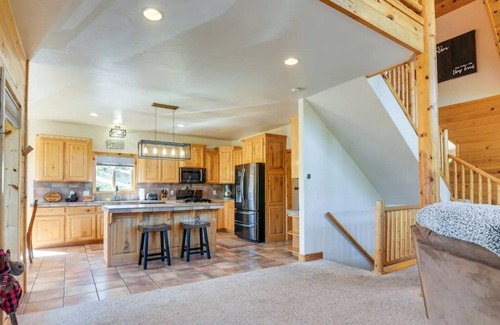 Long Valley Junction Cabina | 3-bedroom Cabin Duck Creek, Trailer Parking, AC, Car Charger