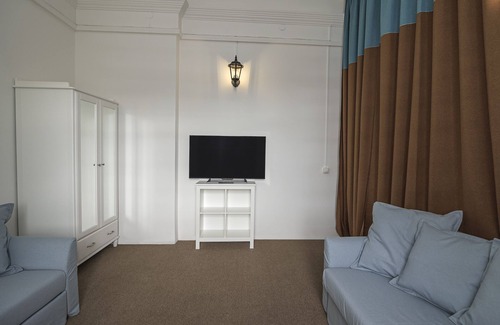 Gamla Stan Apartamento | 3-Bedroom, Central, Own Entrance, Clean Loft-Styled Flat!