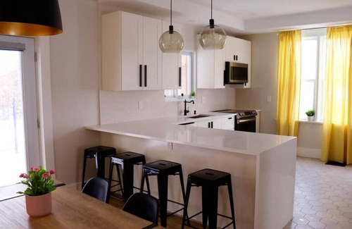 Waterloo Casa | 3-BEDROOM CENTURY MODERN HOME UPTOWN WATERLOO