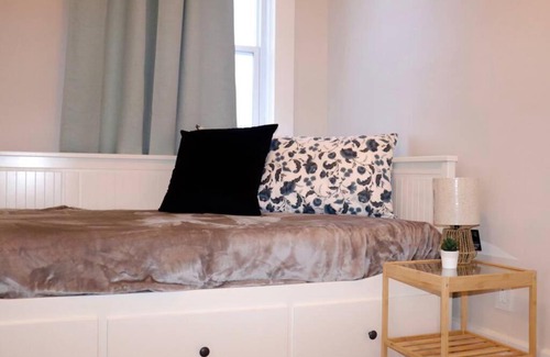 Waterloo Casa | 3-BEDROOM CENTURY MODERN HOME UPTOWN WATERLOO