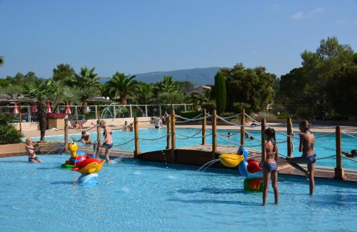Roquebrune-sur-Argens Otro | 3 bedroom Chalets Camping Leï Suves - JoyCasa