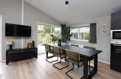 Biddinghuizen Casa | 3-bedroom chalet with terrace and hot tub