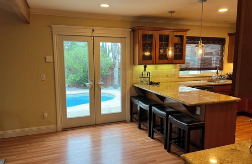 Pittsburg Casa | 3-bedroom Charming Home in the Hills of Pittsburg with hillside view & pool