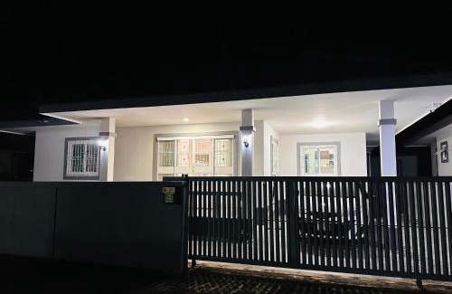 Nong Chaeng Casa | 3-Bedroom Chiang Mai House with Parking & Garden