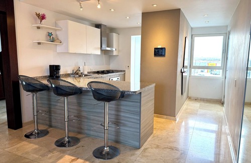 Washington Condominio | 3-bedroom condo close to Eagle and Palm Beach + pool and free wi-fi