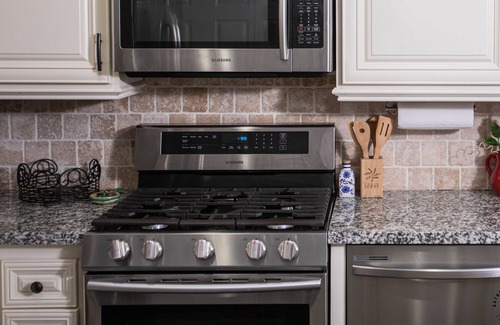 Azusa Condominio | 3-Bedroom Condo, Hollywood Azusa Canyon