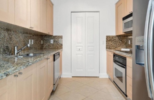 Riverwalk Fort Lauderdale Condominio | 3-bedroom condo in marvelous Fort Lauderdale with WiFi, AC, fitness room