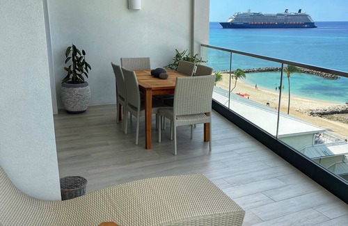 Seven Mile Beach Condominio | 3-Bedroom Condo with ocean view in Grand Cayman