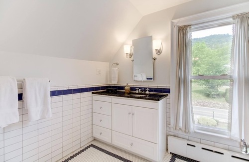 Valley Springs Casa | Spend Summer in Hot Springs! 3 Bedroom Cottage in the Heart of Hot Springs