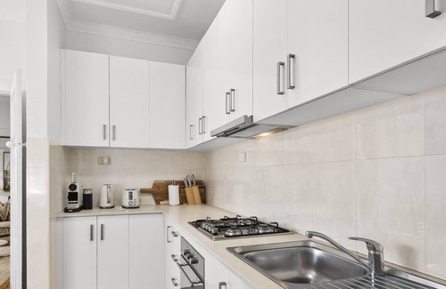 Cremorne Casa | 3 Bedroom Cottage - Near Cremorne Waters Edge!