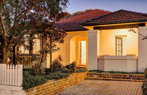 Cremorne Casa | 3 Bedroom Cottage - Near Cremorne Waters Edge!