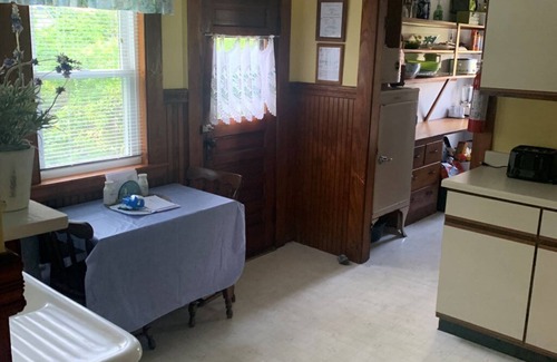 Rye Cabaña | Charming 3-bedroom cottage in beautiful Rye, NH with large yard and ocean view