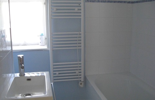 Montbron Casa | Casa Rural de 3 dormitorios, cerca de la ciudad, ideal para pescar, montar en bicicleta, caminar