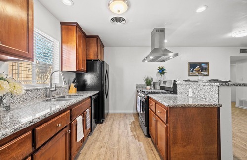 Panama Casa | 3-bedroom Countryside Home in adorable Bakersfield with AC, Wi-Fi, Pet Friendly