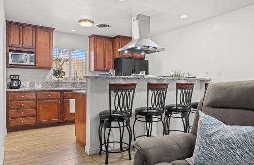 Panama Casa | 3-bedroom Countryside Home in adorable Bakersfield with AC, Wi-Fi, Pet Friendly