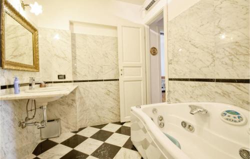 Pre Apartamento | 3 Bedroom Cozy Apartment In Genova
