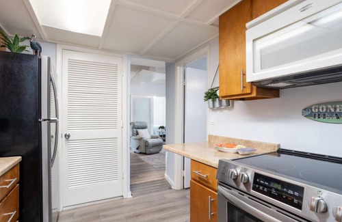 Tropic Cabaña | 3-bedroom Cozy cottage in Eau Gallie District, POOL,Pickleball/basketball courts