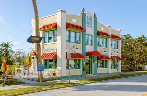 Tropic Cabaña | 3-bedroom Cozy cottage in Eau Gallie District, POOL,Pickleball/basketball courts