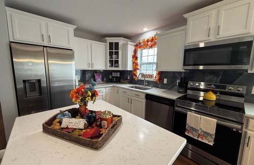 Villas Casa | 3 bedroom cute home walking distance to Bay in lower township