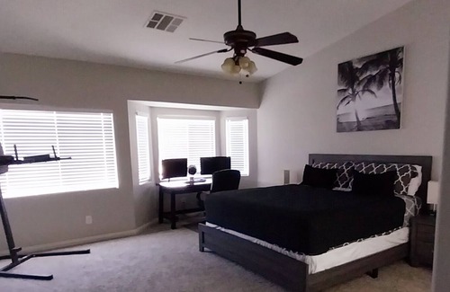 North Las Vegas Casa | 3 Bedroom Desert Oasis