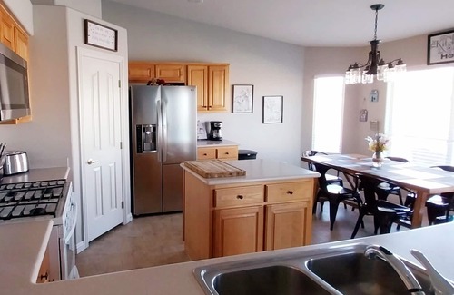 North Las Vegas Casa | 3 Bedroom Desert Oasis