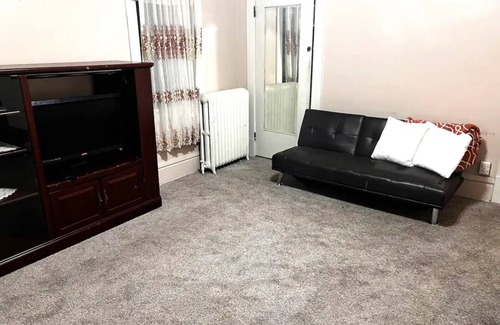 Carnegie Casa | 3-bedroom duplex minutes to downtown