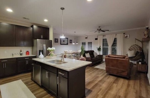 Pooler Casa | 3-Bedroom Executive Rental just 19 minutes from River Street
