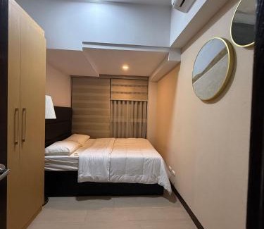 Bonifacio Global City Casa | 3 Bedroom Executive Suite Room with Excellent View of the City Skyline