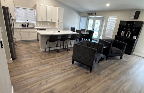 Glendale Casa | 3 Bedroom-Fall Football Getaway – Pool Home near State Farm Stadium- 15 min walk