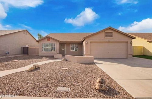 Glendale Casa | 3 Bedroom-Fall Football Getaway – Pool Home near State Farm Stadium- 15 min walk