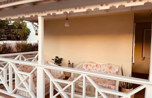 Marine Gardens Casa | 3 Bedroom Family Cottage 5 mins walk to beach and all amenities