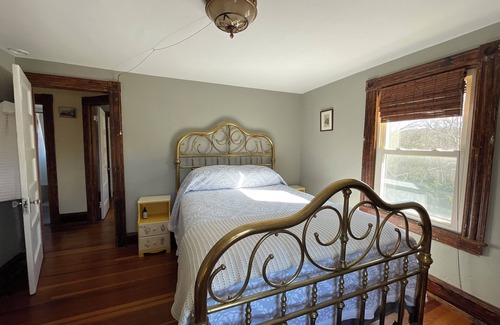 South Glastonbury Otro | 3-bedroom farmhouse in Glastonbury on working farm & vineyard