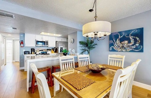 Royal Palm Bay Condominio | 3-bedroom FIRST FLOOR condo in Kissimmee with AC, fully remodeled and more