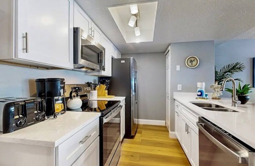 Royal Palm Bay Condominio | 3-bedroom FIRST FLOOR condo in Kissimmee with AC, fully remodeled and more